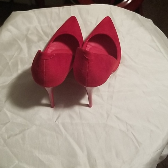 Heels - Picture 2 of 4